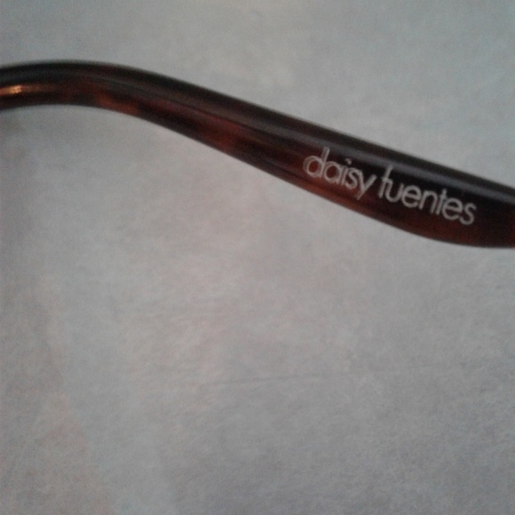 💜 Daisy Fuentes Purple & Goldtone Sunglasses 💜 - Picture 6 of 8